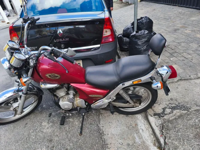 Vendo Daelim 1999 com 17400 km moto muito boa e barata só 6.000,00