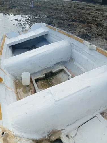 Vendo barco de madeira e fibra