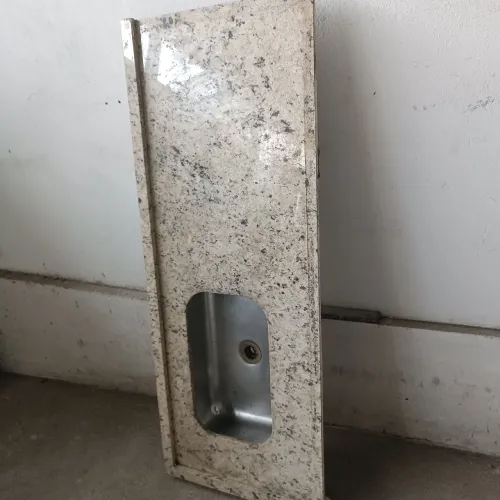 Vende-se pia granito arabesco 1.61x0,62 usada