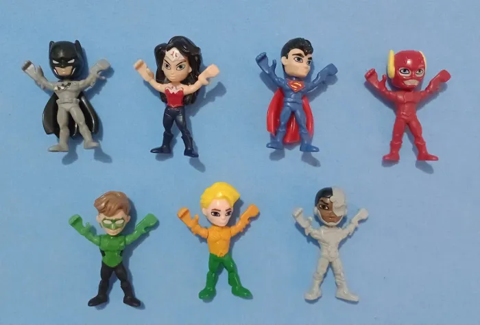 Coleção Liga da Justiça Kinder Joy