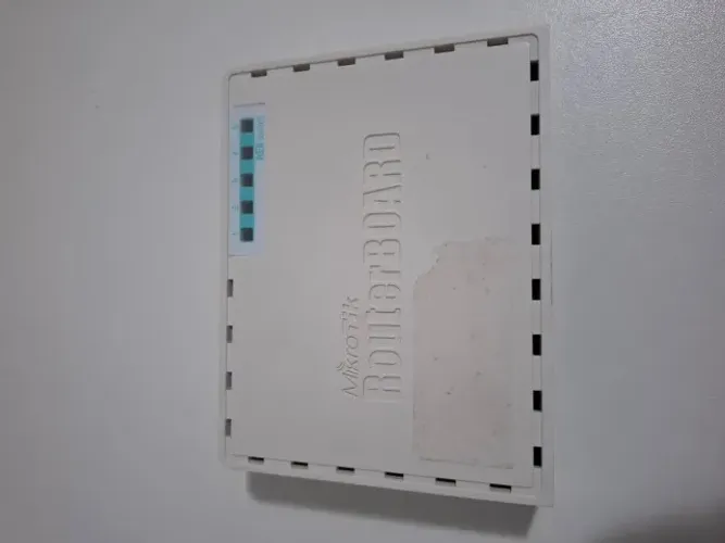 Mikrotik HEX LITE RBGR2 COM FONTE