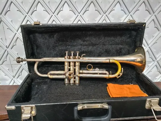 Trompete Yamaha Sib Ytr 2320-s Japão Prata Original Com Case