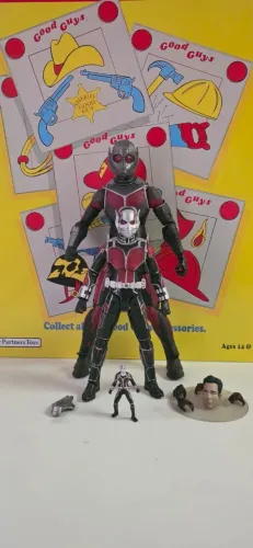 Homem Formiga select Hasbro.