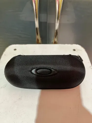 Case para óculos de Sol De Kevlar (Material de colete" Marca Oakley. Para Proteger óculos.
