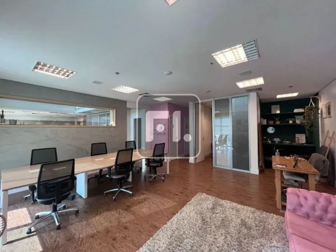 Escritório para aluguel e venda com 398 metros quadrados em Vila Cordeiro - São Paulo - SP
