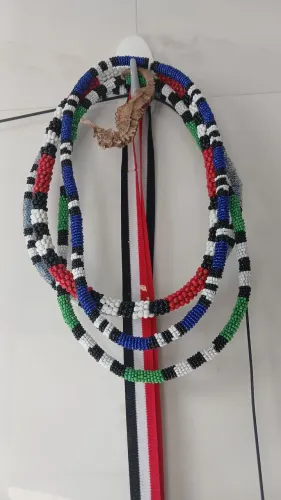 COLAR INDÍGENA COBRA CORAL