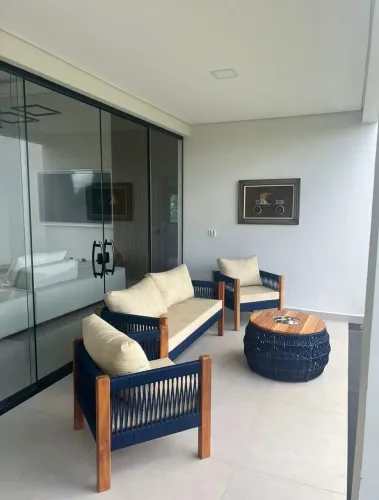 Conjunto de sofá em madeira maciça 