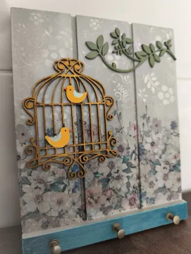 Porta Chaves Decoupagem em 3D tamanho 25x20 cm Muito Lindo Tema Passarinho Flores