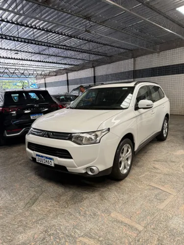Mitsubishi Outlander 2.0 16V 160cv Aut. 2014