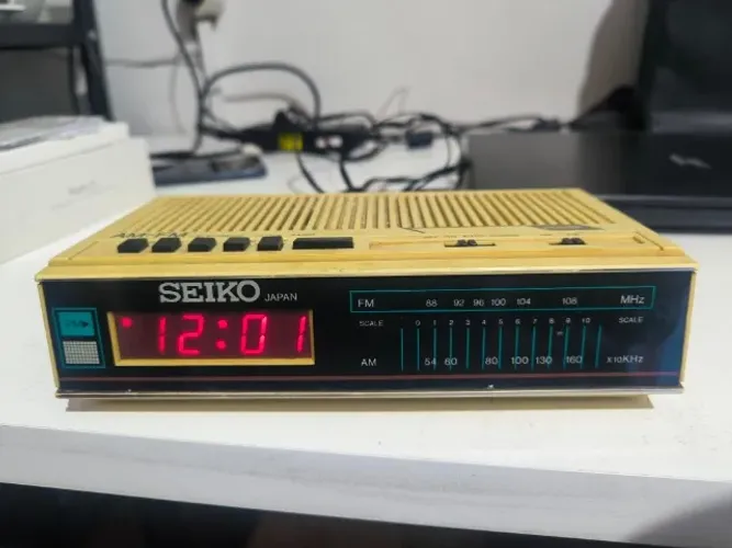 radio relógio antigo Seiko