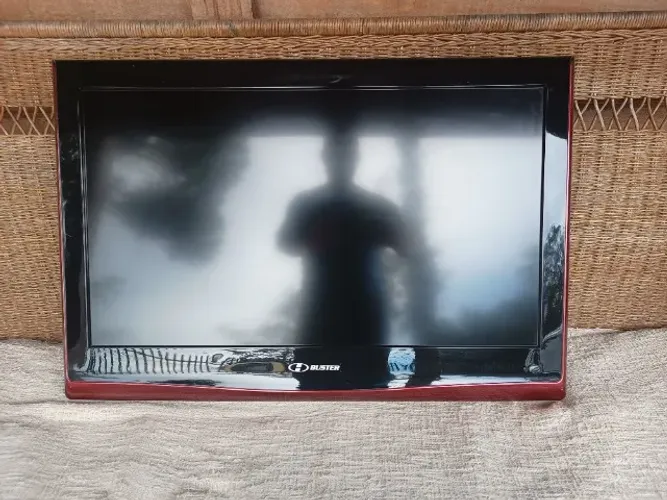 TV Buster 32 pol LCD com suporte de parede