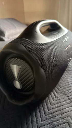 VENDO BOMBOX 4 JBL APENAS 4 MESES DE USO