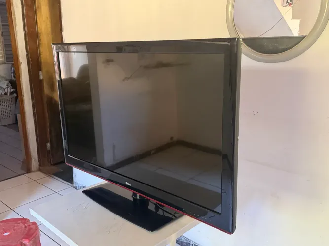 TV LG 42 LED - Excelente Estado
