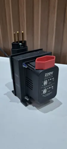 Transformador 750 VA (110v a 220v) novo. 