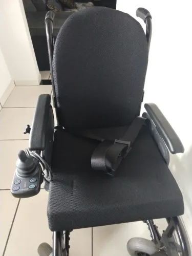 Cadeira De Rodas Motorizada Ortobrás E5 Sim - Preta