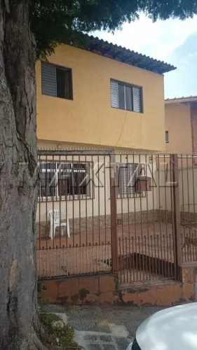 Sobrado para reforma ou demolir com 2 quartos, 2 banheiros e 2 vagas, no Limão.