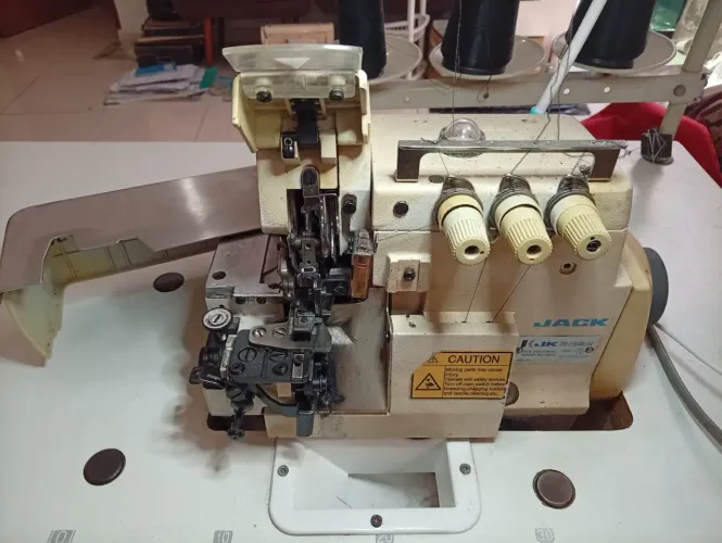 Máquina de Costura Overloque Industrial Jack