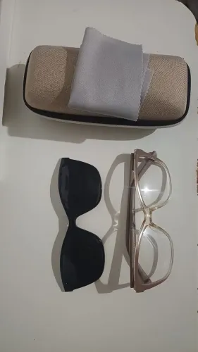 Armação de óculos feminina - TR90, semi novo.