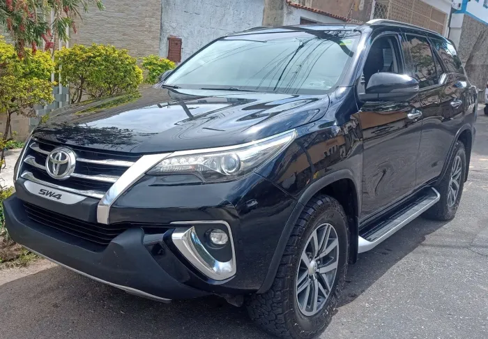 Toyota Hilux SW4 SRX 4X4 2.8 TDI 16V Dies. Aut. 2019