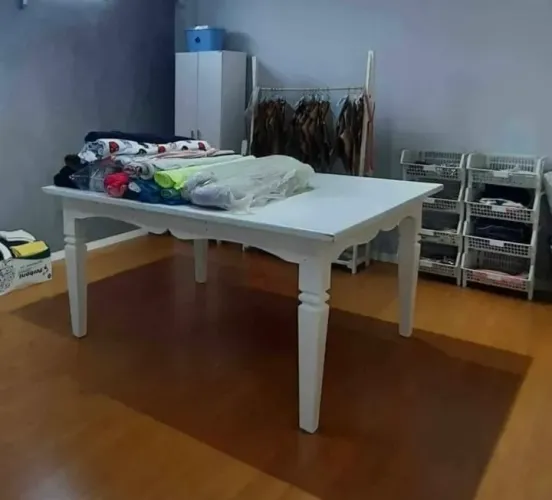 Mesa Profissional em Madeira Maciça 100% - Grande, Robusta e Ideal para Facção de Costura!