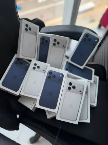 iPhone 17 pro Max azul e silver