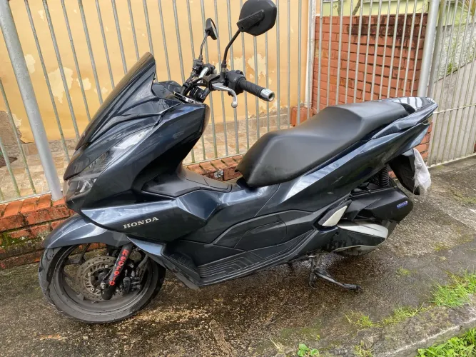Vendo moto PCX 2024 - único dono.