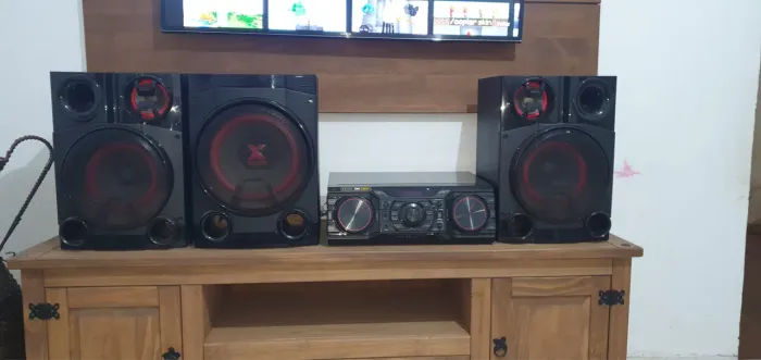Som LG XBOOM 2250W com 3 caixas
