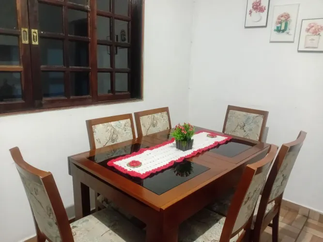 Mesa com 6 cadeiras $1.100