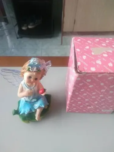 UM BIBELO DE ANJO DOS ANOS 60 COM ILUMINAÇÃO NAS ASAS.