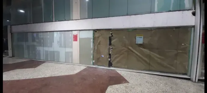 Vidro de 10mm com a porta