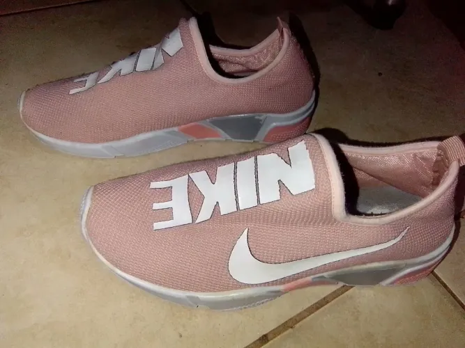 SAPATO ROSA FEMININO N°37. (NIKE)