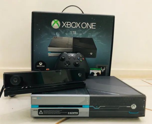 Xbox One Halo Guardians Series 1T / Kinect