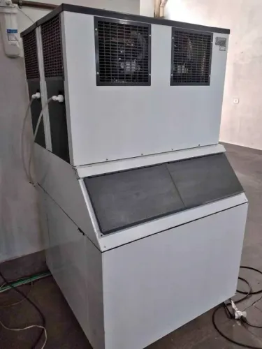 Maquina de Gelo Cubo