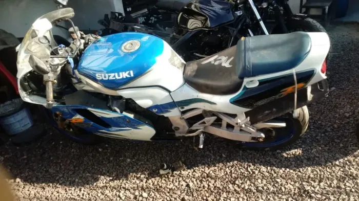 Sucata de moto para retirada de peças Suzuki Gsx-w Srad750W 1995