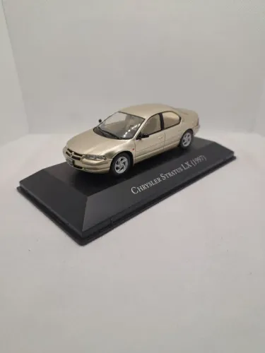 Miniatura Chrysler Stratus LX (1997) - Escala 1:43