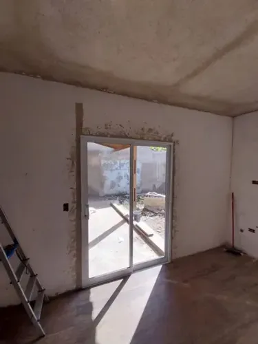 Porta balcão 2 folhas móveis, esquadria de alumínio Linha 25, sob medida