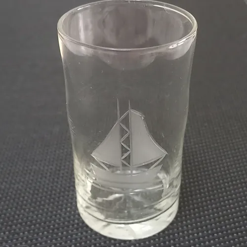 Copo de licor antigo