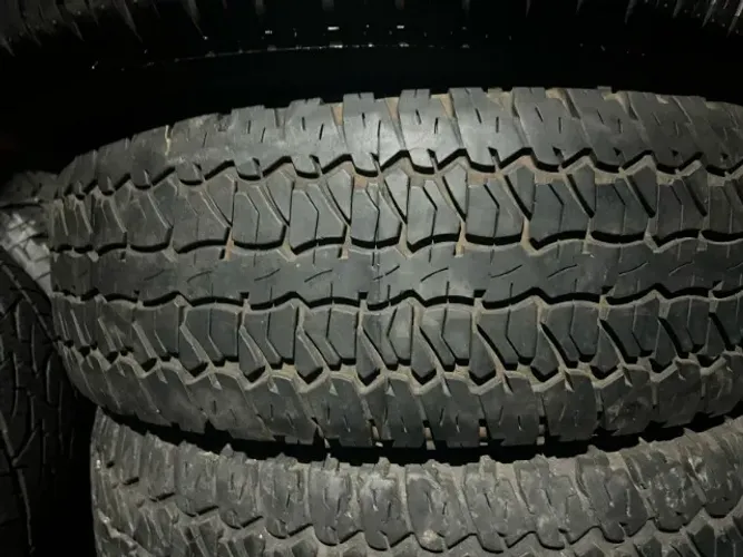 Pneu Firestone 265/75/16 75 % Vida util.