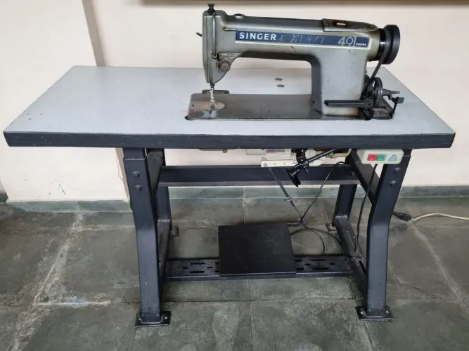 Maquina de costura Singer