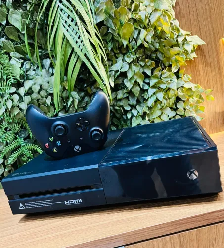 CONSOLE XBOX ONE - 500GB / 1 CONTROLE + JOGO BRINDE 