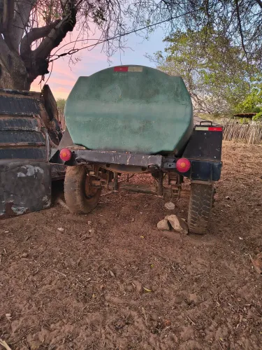 Pipa rebocavel de alumínio, 1.500 litros, padrão militar, de alumínio.