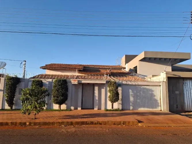 Vende-se excelente casa no setor Aeroporto em Morrinhos-GO