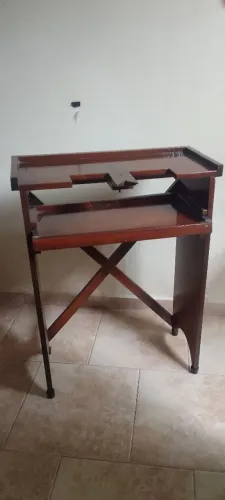 Mesa de madeira para artesanato design único