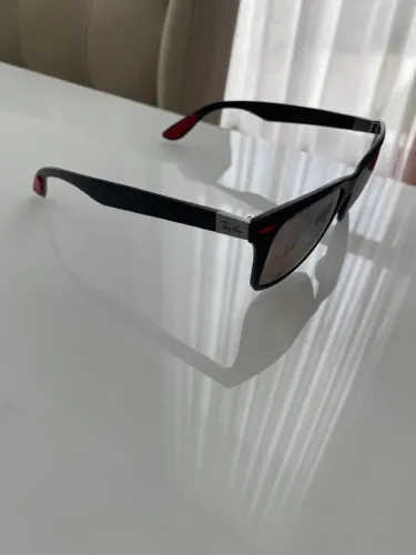 Óculos de Sol Ray-Ban scuderia Ferrari