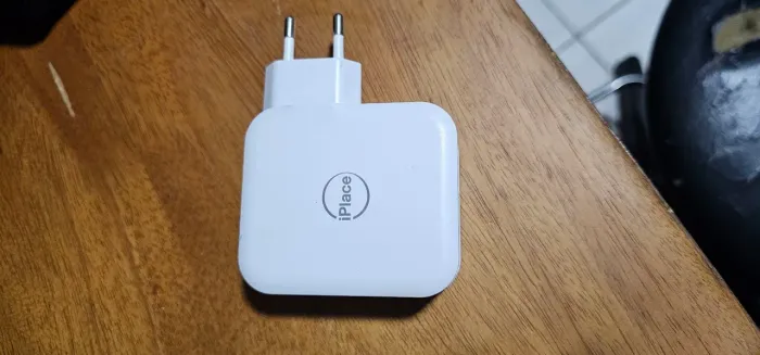 Carregador iplace 4 saídas usb