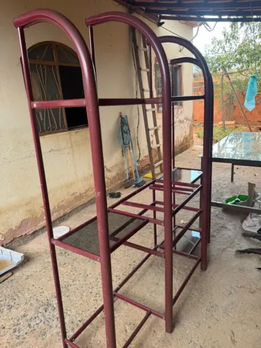 ESTANTE TUBULAR COM VIDROS