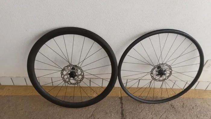 Aro 29 para bike  Speed  um é fibra de carbono marca aza,  e o outro alumínio