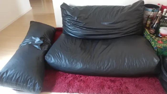 vendo sofa cama  de couro tipo almofadão