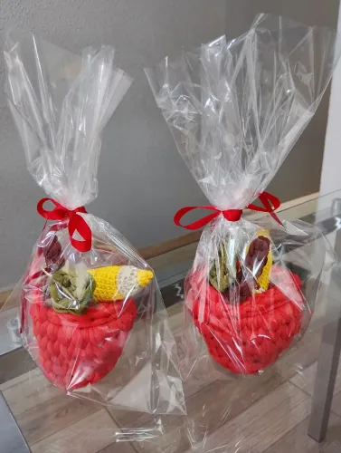 Porta Lápis e caneta formato de Maçã com Chaveiro 
