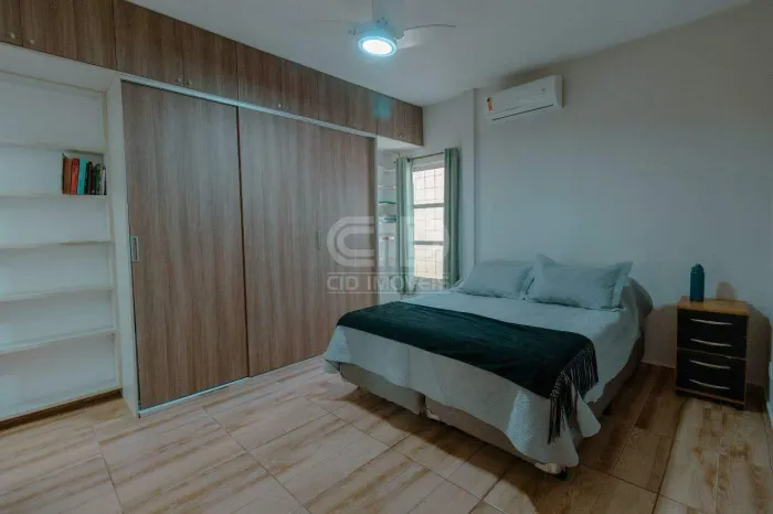 Casa com quatro quartos no bairro Jardim Universitário